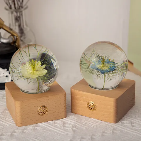 Nigella Blumenexemplar Glas Kristallkugel Nachtlicht USB Aufladbar Touch Dimmbar Holzsockel Dekorativer Globus Geschenk Für Damen Mädchen
