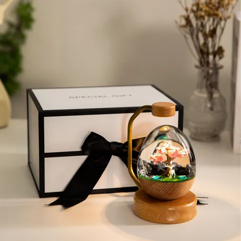 Kreatives Eiförmiges Mikrolandschaft Waldhirsch Nachtlicht Harz Massivholzsockel USB Desktop Ornament Geburtstagsgeschenk