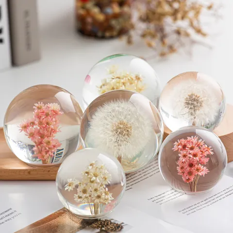 Pissenlit Fleur Éternelle Boule de Cristal Ornement de Niche Décoration de Bureau Résine Verre Boule Cadeau pour la Saint-Valentin Anniversaire