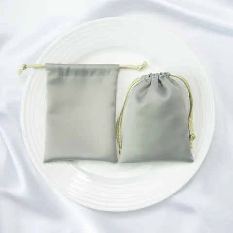 Sac à Cordon Plissé en Satin de Luxe Pochette à Bijoux Minimaliste Couleur Unie Sac de Rangement Cosmétique Portable Pour Cadeau