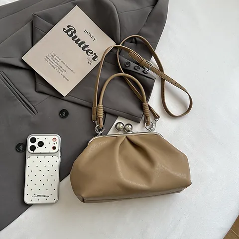 Women Vintage Ruched Cloud Handbag Kiss Lock PU Leather Crossbody Bag Fashion Retro Shell Bag With Metal Ball Clasp