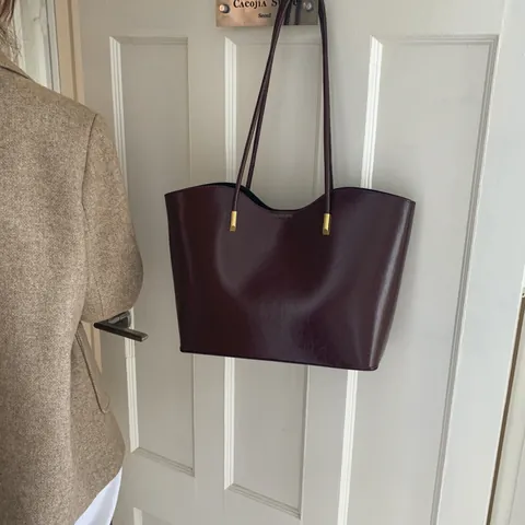 Sac Fourre-tout Grande Capacité pour Femmes en Cuir PU de Haute Qualité Sac à Épaule Brillant Mode Automne Hiver Sac Sous le Bras Avec Pendentif Ours
