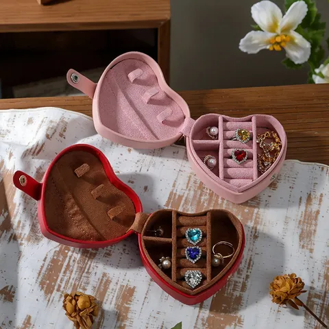 Portagioie a Forma di Cuore Portatile in Pelle PU e Velluto per Anelli e Orecchini Scatola Regalo con Decorazione a Quadri e Perle