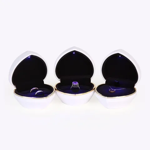 Portagioie a LED a Forma di Cuore per Proposta Matrimonio Anello di Fidanzamento Pendente Collana Scatola Regalo Laccata Opaca