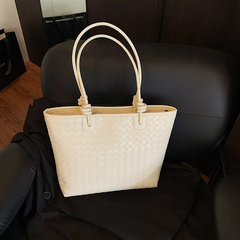 Fashion Woven Tote Bag For Women Large Capacity Summer PU Leather Underarm Shoulder Bag With Knot Handle Detail Handbag