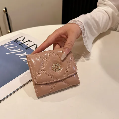 Women Short Quilted Wallet PU Leather Slim Folding Coin Purse With Metal Clover Buckle Elegant Card Holder For Ladies
