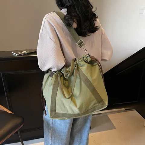 Bolso Bandolera Sencillo de Nailon con Cordón para Hombre Mujer Color Sólido Ligero Casual de Exterior Hombro Gran Capacidad Bolso de Mano de Viaje