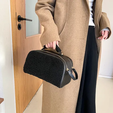 Women Fashion Teddy Plush Makeup Bag Large Capacity Portable Toiletry Bag Nesting Bag Soft Lamb Wool PU Leather Handbag For Travel Daily Use