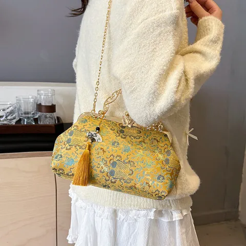 Vintage Elegant Embroidered Floral Fabric Evening Bag Metal Frame Butterfly Clasp Tassel Pendant Women Clutch Party Handbag