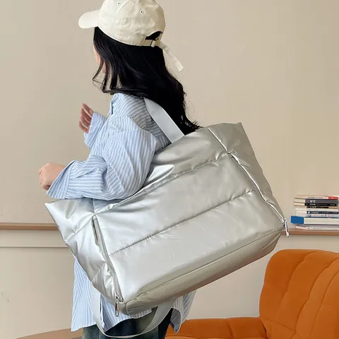 Large Capacity Quilted Metallic Travel Bag Waterproof Nylon Puffer Fitness Gym Tote Bag For Weekend Trip Women Men