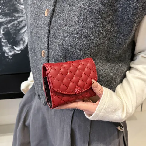 Cartera Pequeña Cuadrada con Patrón de Diamantes Acolchados para Mujer Cuero de PU Ranura para Múltiples Tarjetas Bolso de Mano Minimalista