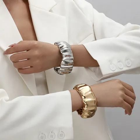 Exaggerated Irregular Wrinkle Alloy Bangle Bracelet For Women Modern Geometric Wide Band Cuff Bangle Personalized Ins Style Wrist Jewelry Accessory