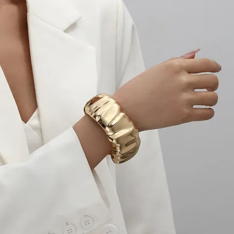 Exaggerated Irregular Wrinkle Alloy Bangle Bracelet For Women Modern Geometric Wide Band Cuff Bangle Personalized Ins Style Wrist Jewelry Accessory