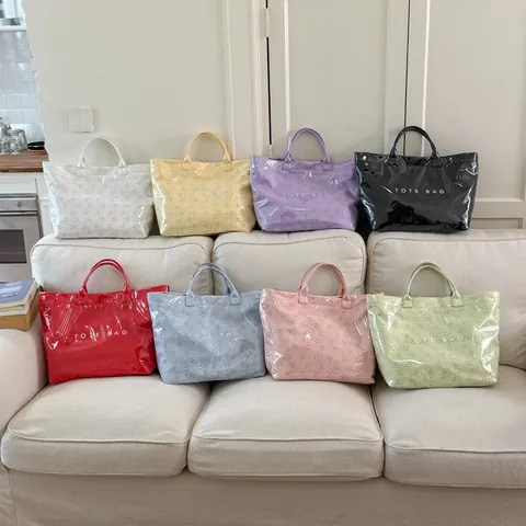 Sac Cabas en PVC Imperméable de Grande Capacité Sac à Main à Motif Floral Découpé au Laser Mode Sac à Épaule Femme