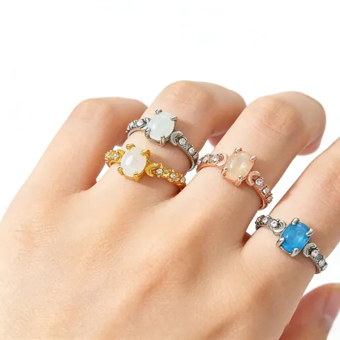 Retro Oval Faux Opal Moon Open Ring For Women Luxurious Zinc Alloy Rhinestone Inlaid Fashion Finger Ring Party Jewelry Gift