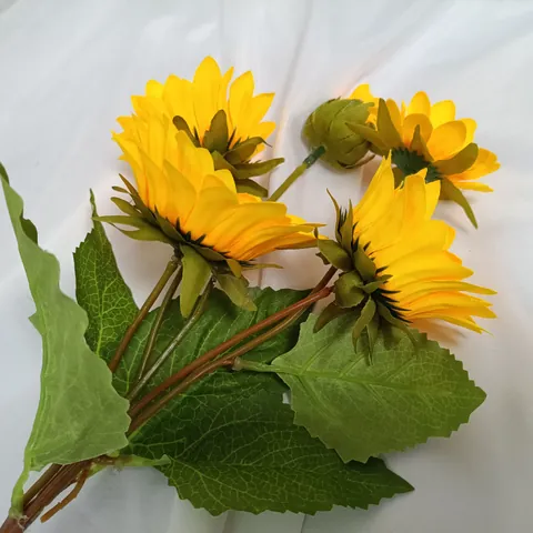 Ramo De Girasoles Artificiales Realistas De Seda Cinco Cabezas Girasoles Amarillos Para Sala De Estar Mesa De Comedor Decoración