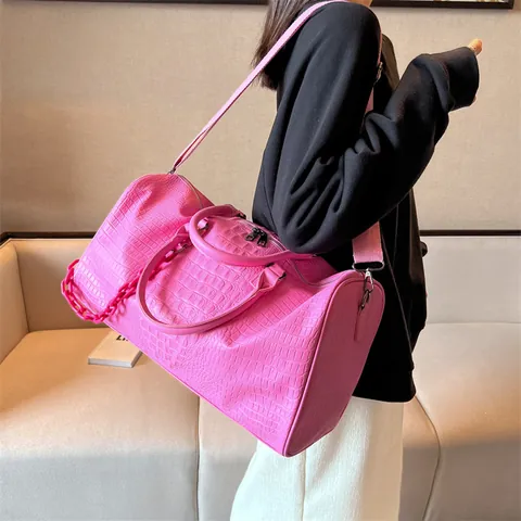 Women Large Capacity Crocodile Pattern Travel Bag Waterproof PU Leather Weekend Overnight Fitness Gym Bag With Decorative Chain