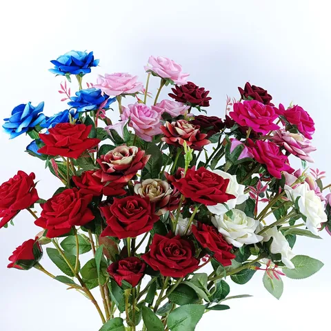 Bouquet di Rose Artificiali in Seta a Più Teste Per Decorazione Matrimoniale Simulazione Rosa in Velluto Oggetti di Scena Per la Casa
