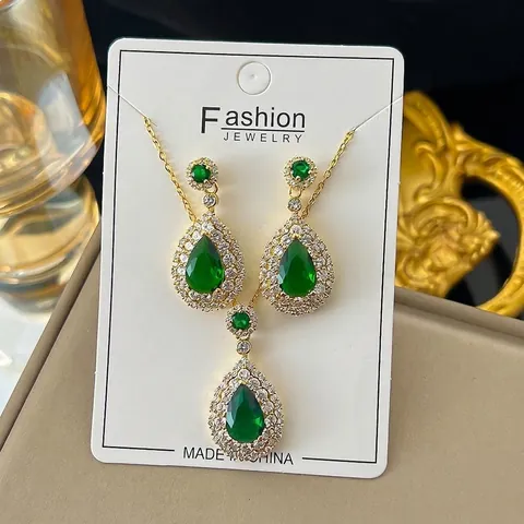 Elegante Conjunto de Joyas de Acero de Titanio Verde Esmeralda Gota de Agua para Mujer Vintage Collar de Diamantes de Imitación Galvanizado Pendientes