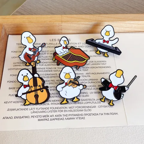 Cartoon Duck Orchestra Brooch Cute Musical Instrument Zinc Alloy Enamel Badge Guitar Cello Piano Duck Pins Women Men Jewelry