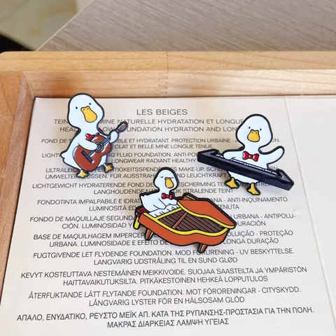 Cartoon Duck Orchestra Brooch Cute Musical Instrument Zinc Alloy Enamel Badge Guitar Cello Piano Duck Pins Women Men Jewelry
