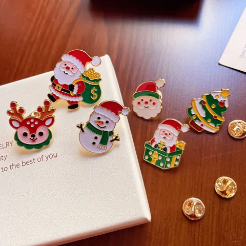 Süße Weihnachten Emaille Brosche Pin Set Weihnachtsmann Schneemann Elch Baum Zinklegierung Abzeichen Für Feiertag Party Damen Schmuck Zubehör