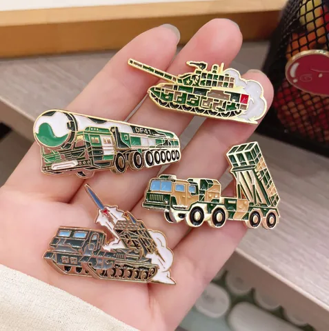 Military DF-41 Tank Rocket Launcher Metal Brooch Enamel Pin Zinc Alloy Camouflage Badge Souvenir Accessory For Backpack Clothes Unisex Gift
