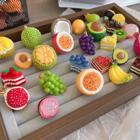3D Simulation Fruit Brooch Cute Resin Avocado Durian Passion Fruit Grape Pomegranate Badge Pin For Unisex Clothing Decoration Accessory