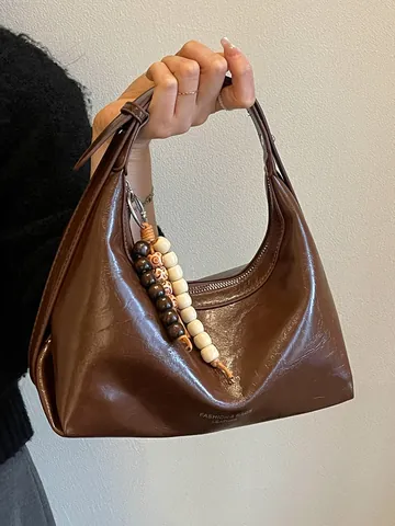 Damen Hochwertige PU-Leder Dumpling Unterarmtasche Vintage Crossbody Hobo Tasche Mit Perlenanhänger Minimalistische Handtasche