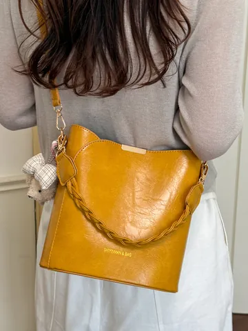 Women Fashion PU Leather Bucket Bag Chic Stitching Retro Shoulder Crossbody Bag Large Capacity Daily Commuter Handbag With Charm
