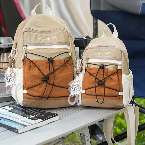 Zaino Impermeabile in Nylon Ultraleggero da Donna 2025 Nuovo Blocco di Colore Grande Capacità Viaggio Scuola Borsa per Laptop Con Ciondolo Cartoon
