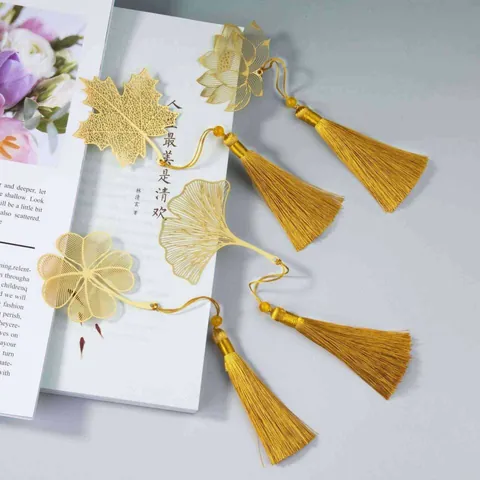 Elegante Segnalibro in Metallo Intagliato Vintage Foglia di Ginkgo Acero Loto Segnalibro con Nappe Regalo per Studenti Forniture Ufficio