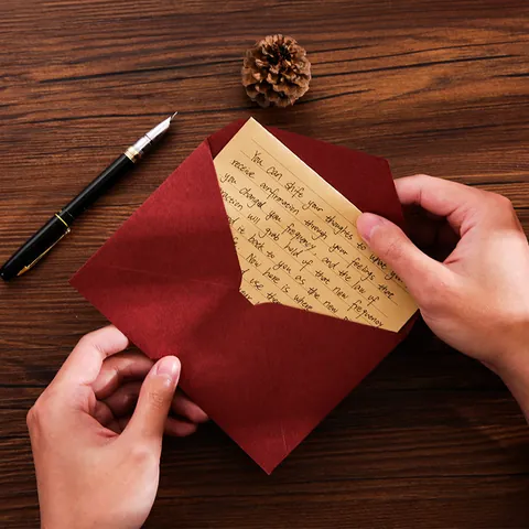 Sobres de Papel Kraft Multicolores Vintage Solapa Triangular Bolsa de Almacenamiento de Tarjetas para Postales Tarjetas de Felicitación Boda Cumpleaños Decoración de Regalo