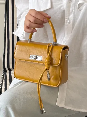 Borsa a Mano Donna in Pelle PU Vintage di Fascia Alta 2026 Estate Popolare Borsa a Tracolla Quadrata Borsa a Spalla Versatile con Ciondolo