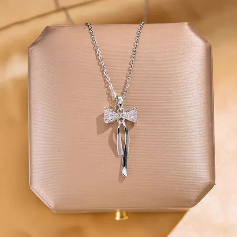 Vintage Titanium Steel Bowknot Butterfly Pendant Necklace For Women Luxury Rhinestone Inlaid Fashion Clavicle Chain Jewelry Gift