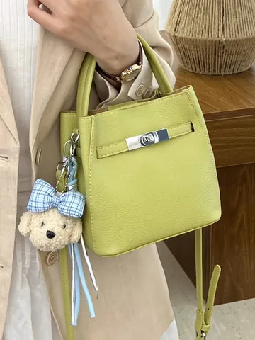 Mode Vrouwen PU Leer Emmer Tas Elegante Lycheepatroon Crossbody Schoudertas Handtas Met Slot En Pluche Beer Hanger Accessoire