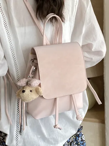 Mini Mochila Urbana Minimalista para Mujer Cuero PU Moda Viaje Escuela Bolso Con Colgante de Oso Solapa con Cordón Mochila