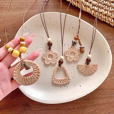 Bohemian Handmade Woven Flower Pendant Necklace For Women Retro Straw Bamboo Weave Wood Bead Cord Necklace For Beach Vacation Travel Jewelry