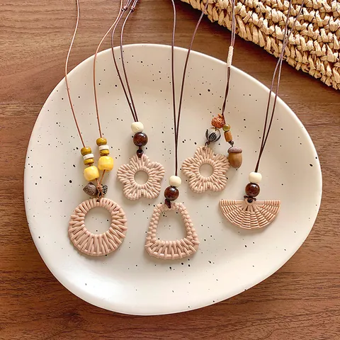 Bohemian Handmade Woven Flower Pendant Necklace For Women Retro Straw Bamboo Weave Wood Bead Cord Necklace For Beach Vacation Travel Jewelry