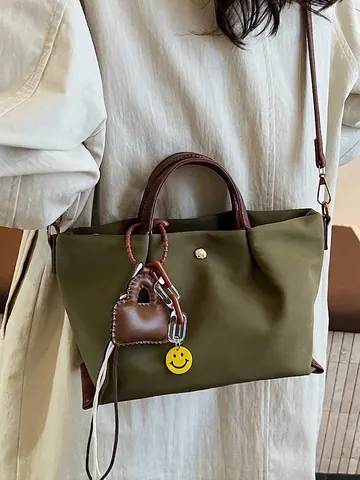 Sac Dumpling Plissé pour Femme en Tissu Oxford Mode Couleur Unie Sac Bandoulière Sac à Main Élégant Avec Pendentif Visage Souriant