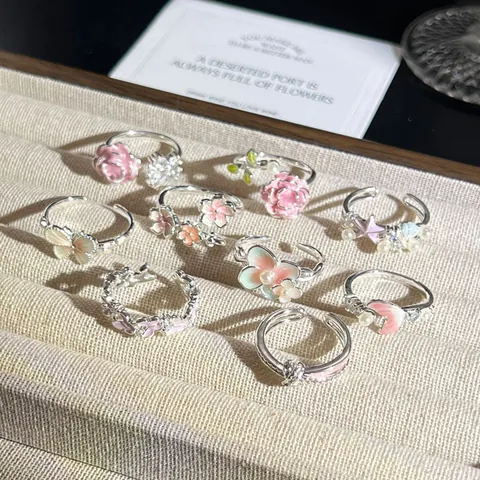 Anillo Abierto Romántico con Flor Rosa y Mariposa para Mujer Cobre Diamante de Imitación Perla Artificial Ajustable Estilo Francés Regalo de San Valentín Joyería