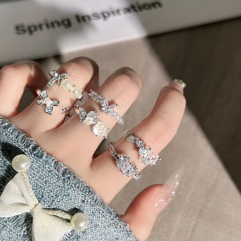 Eleganter Luxus Kupfer Schleife Offener Ring Für Damen Künstliche Perle Strass Eingelegt Verstellbarer Französischer Stil Schmuck Ring