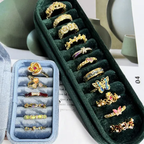 Neuer chinesischer Retro-Stil gebürsteter Schmetterling Emaille-Ring vergoldet Zirkonia eingelegter lichter Luxus verstellbarer Ring