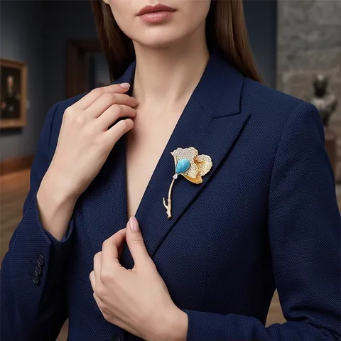 Elegant Ginkgo Leaf Brooch Zinc Alloy Rhinestone Imitation Turquoise Corsage Pin For Women Suit Jacket Dress Jewelry Accessory