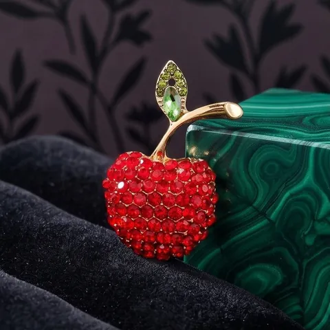Exquisite Red Apple Brooch Rhinestone Fruit Lapel Pin Alloy Small Apple Breastpin Jewelry Gift For Women Clothes Accessory