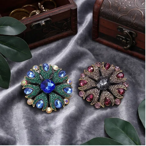 Vintage Starfish Flower Brooch For Women Luxury Crystal Glass Pin Zinc Alloy Rhinestone Corsage Clothing Accessory Jewelry Gift