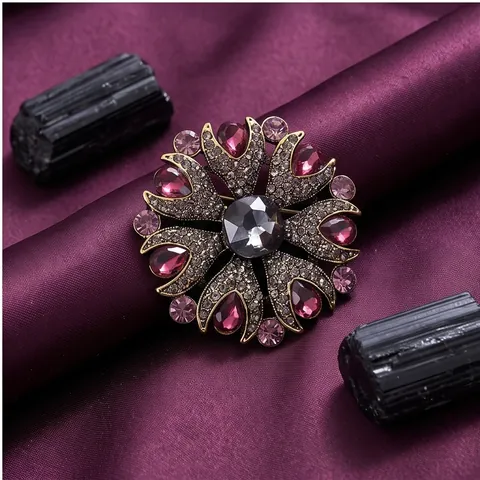 Vintage Starfish Flower Brooch For Women Luxury Crystal Glass Pin Zinc Alloy Rhinestone Corsage Clothing Accessory Jewelry Gift