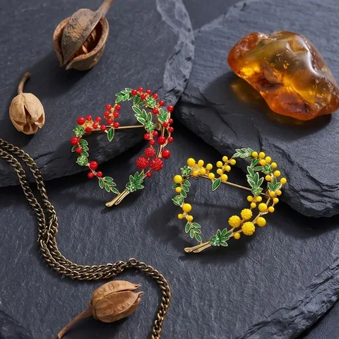 Exquisite Sweet Mimosa Fruit Heart Brooch Alloy Rhinestone Floral Pattern Fashion Clothing Coat Corsage Jewelry For Women