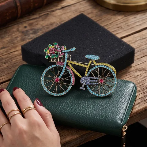 Vintage Creative Bicycle Flower Basket Brooch Colorful Rhinestone Inlaid Alloy Pin For Women Fashion Jewelry Retro Lapel Pin Accessories