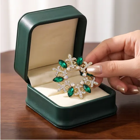 Spilla a Corona Stile Palazzo Vintage Lussuosa Lega Strass Pietra Verde Marquise Floreale Pin Per Abito Cappotto Gioielli